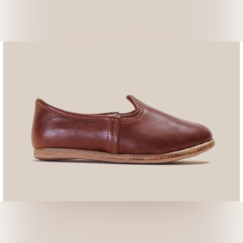 Sabah- kids brown, size 30, good condition w wear on the front